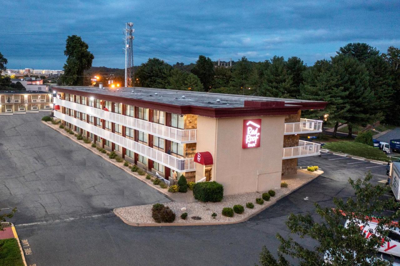 Red Roof Motel